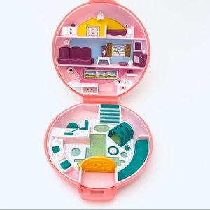 Polly Pocket Buttons Animal Hospital